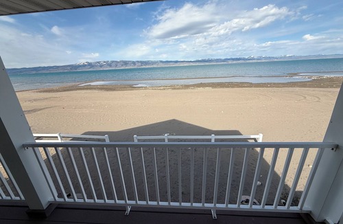 St. Charles House | Beach Lake Paradise-Beach Front 4-Bedroom House