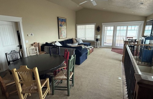 St. Charles House | Beach Lake Paradise-Beach Front 4-Bedroom House