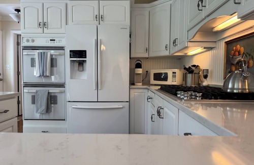 Powers Lake House | Beach nearby-pure summer/winter magic awaits!