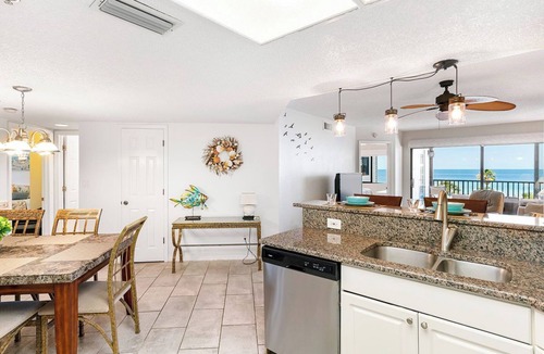 Indian Shores Condo | Beach Palms 310 - GULF VIEW Condo!