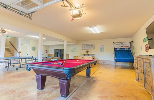 Long Beach House | Beach Path, Game Rm, Firepit, Dogs OK, Memories!