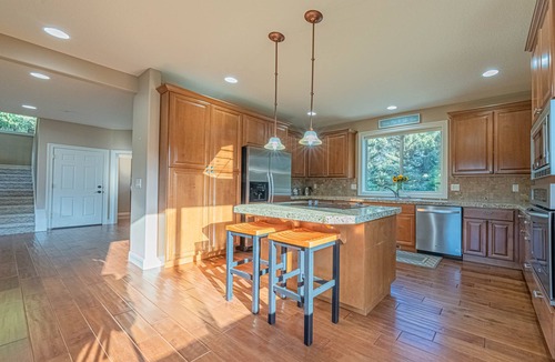 Long Beach House | Beach Path, Game Rm, Firepit, Dogs OK, Memories!