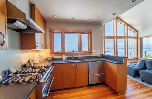 Oceanside House | Beach, Please!nModern Oceanfront Haven