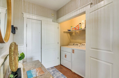 Red Fish Cove Apartment | Beach + Pool Access: Resort Getaway in Galveston!