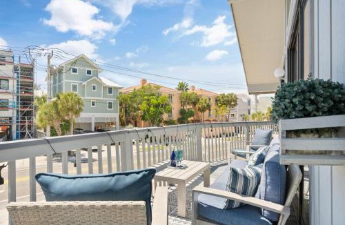Siesta Key Village Ski Chalet | Beach Rd, 300ft to Beach Access & 500ft to Siesta Key Village, 2bdr & Studio