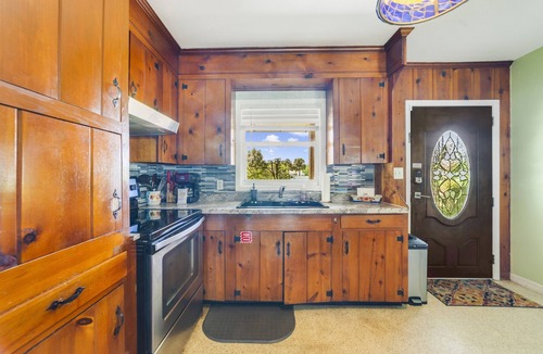 Cocoa Beach Cottage | Beach & Resort Access - Pets, Games & Fire Pit