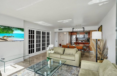 Mid Beach Apartment | Beach Resort condo/921