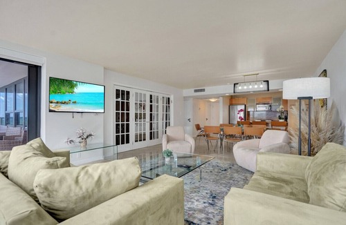 Mid Beach Apartment | Beach Resort condo/921