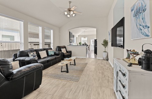 Santa Fe House | Beach Resort in Lago Mar 20 min from Galveston!