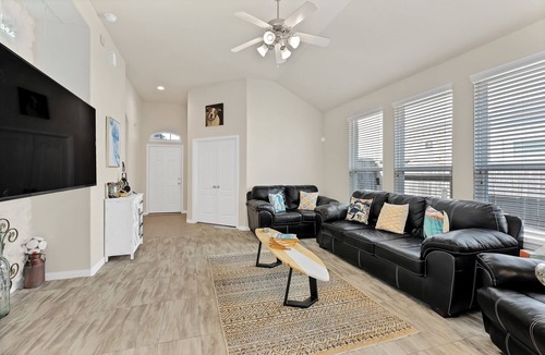 Santa Fe House | Beach Resort in Lago Mar 20 min from Galveston!