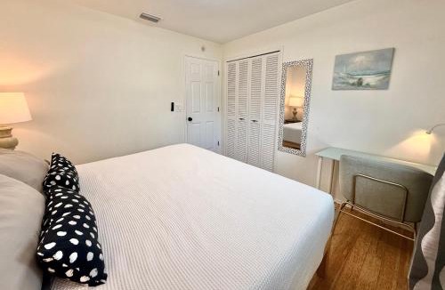 Largo House | Beach Resort Retreat Accessible Home with Jacuzzi
