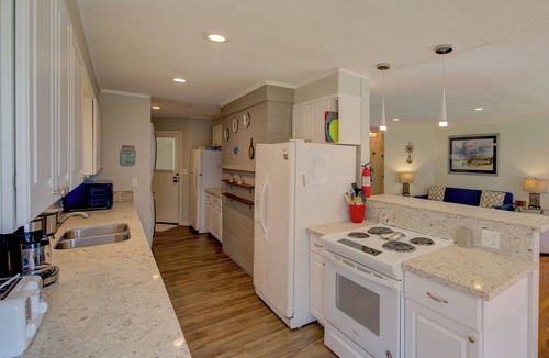 Long Beach House | Beach Retreat - Dog Friendly-Beachfront-Beach Path