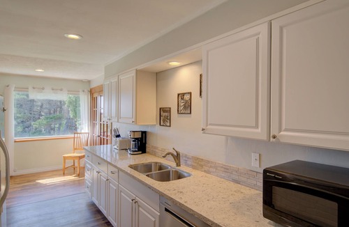 Long Beach House | Beach Retreat - Dog Friendly-Beachfront-Beach Path