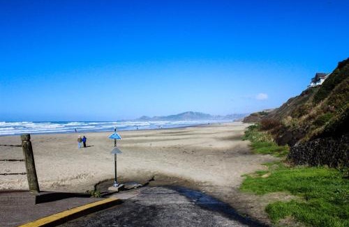 Newport House | Beach Retreat - Lower Retreat