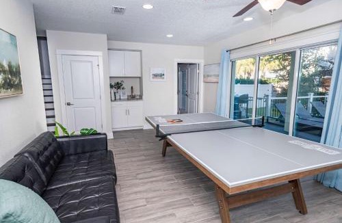 Jacksonville Beach House | Beach Retreat Complex w Pool - Sleeps 25