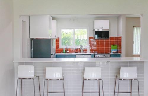 North Camellia Acres House | Beach Retro Retreat w/Games, Records & Firepit