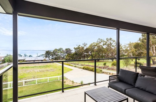 Rhyll House | Beach Road Bliss in Rhyll