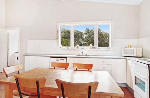 Hawks Nest House | Beach Shack - 7 Beach Road