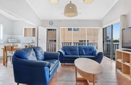 Hawks Nest House | Beach Shack - 7 Beach Road