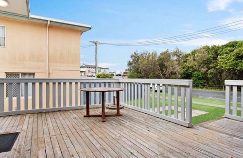 Hawks Nest House | Beach Shack - 7 Beach Road