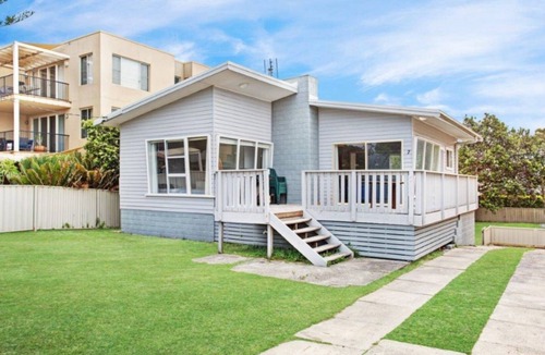 Hawks Nest House | Beach Shack - 7 Beach Road