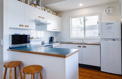 Berrara Ski Chalet | Beach Shack on the Lagoon