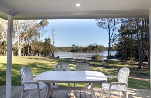 Berrara Ski Chalet | Beach Shack on the Lagoon