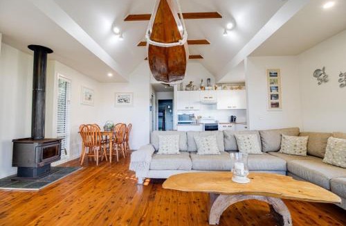 Berrara Ski Chalet | Beach Shack on the Lagoon