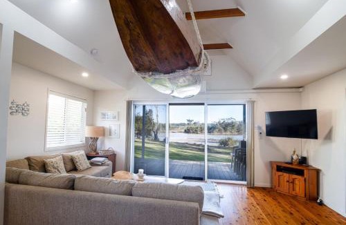 Berrara Ski Chalet | Beach Shack on the Lagoon