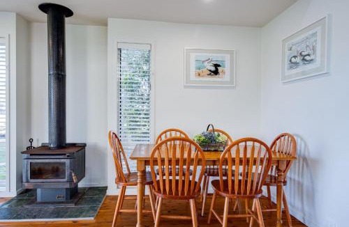 Berrara Ski Chalet | Beach Shack on the Lagoon