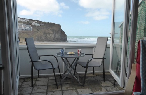 Porthtowan Apartment | Beach side Accommodation, Porthtowan