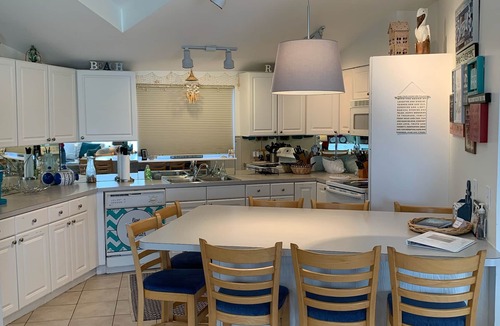 Jamaica Beach House | BEACH SIDE DISCOUNTS! 4bd 2.5ba Short Walk 2 Beach & Easy Access+Views!
