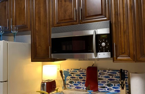 Bayview Apartment | Beach Side HideAway - Pet Friendly, WiFi, Smart TV, Central Heat/AC, Parking