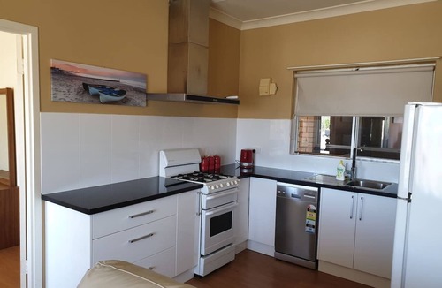 Semaphore Park Apartment | Beach side holiday apartment