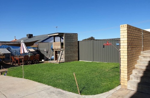 Semaphore Park Apartment | Beach side holiday apartment