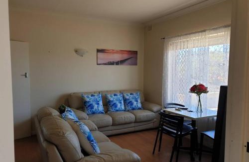 Semaphore Park Apartment | Beach side holiday apartment