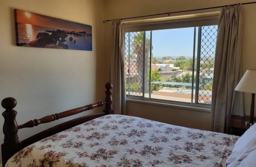 Semaphore Park Apartment | Beach side holiday apartment