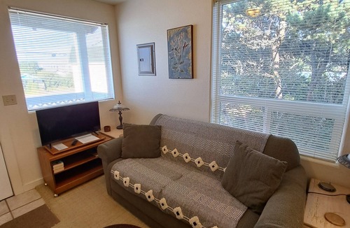 Waldport Apartment | Beach Side Suites Wakonda Suite