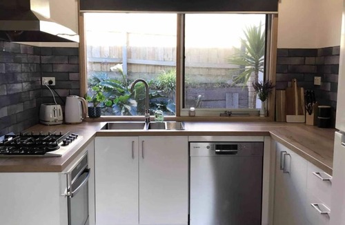 McCrae House | Beach side villa in McCrae