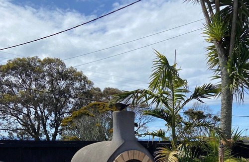 Stanmore Bay House | Beach, Spa, Pizza, Repeat.