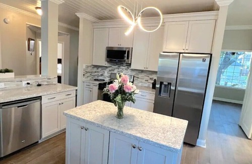 League City House | Beach Themed Oasis with Jacuzzi/Pool close to Kemah Boardwalk, Galveston, Nasa