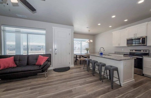 Garden City Condo | Beach Therapy #39 - Lake, Pool and Hot Tub Access!