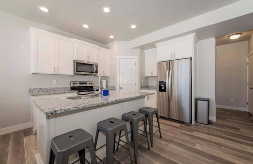Garden City Condo | Beach Therapy #39 - Lake, Pool and Hot Tub Access!