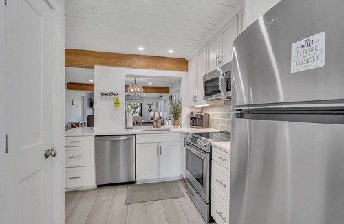 Oceanmarsh Subdivision Condo | Beach Therapy! - Condo on Harbor Island, E Building