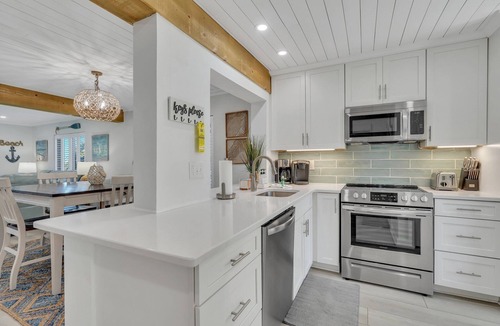 Oceanmarsh Subdivision Condo | Beach Therapy! - Condo on Harbor Island, E Building