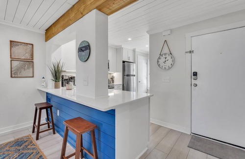 Oceanmarsh Subdivision Condo | Beach Therapy! - Condo on Harbor Island, E Building