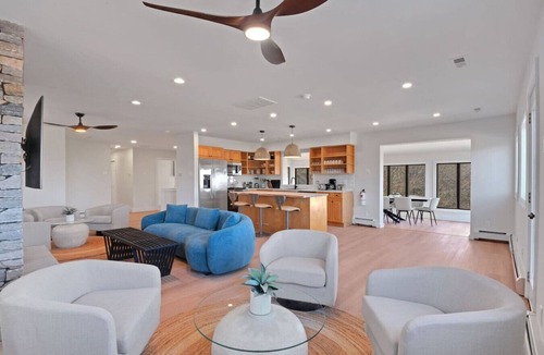 Town Bank House | Beach Therapy - Sleeps 17