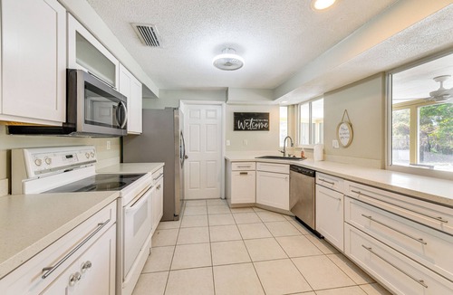 Port Charlotte House | Beach Time + Pool Vibes! Port Charlotte Hideaway