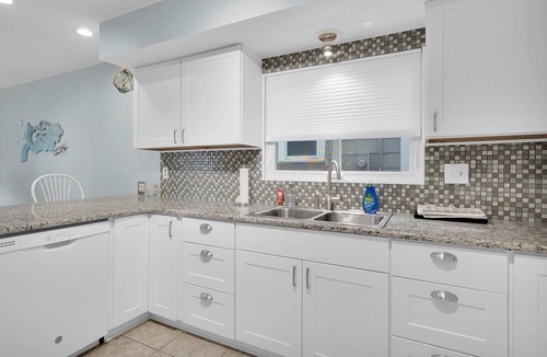 Jacksonville Beach House | BEACH TOWNHOUSE -Pet Friendly “Redfish”