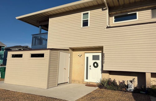 Jacksonville Beach House | BEACH TOWNHOUSE -Pet Friendly “Redfish”